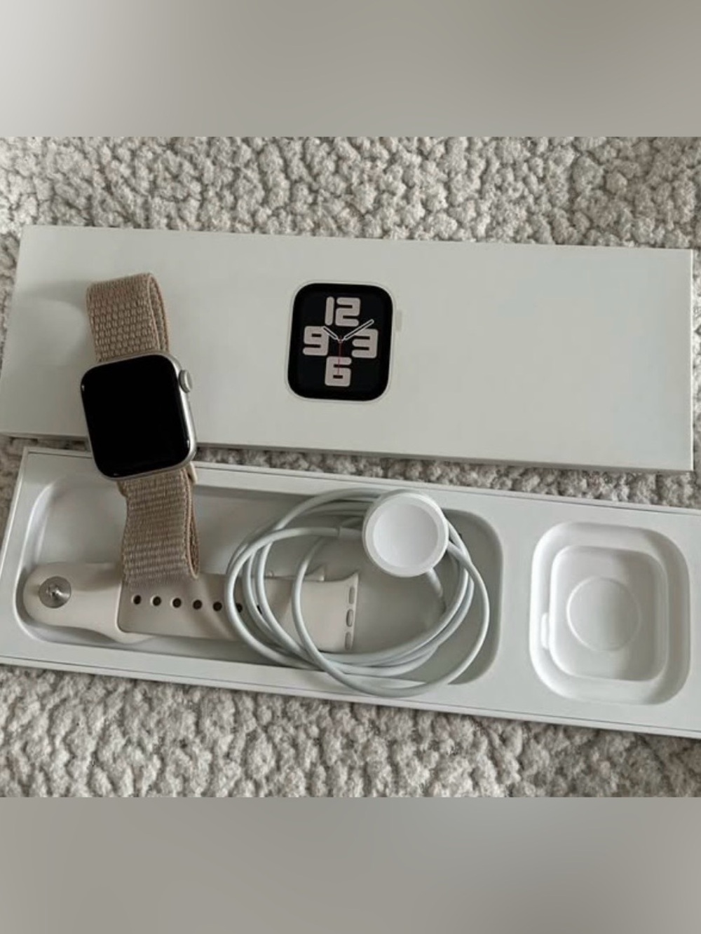 Apple Watch SE (gps only) - excellent condition!